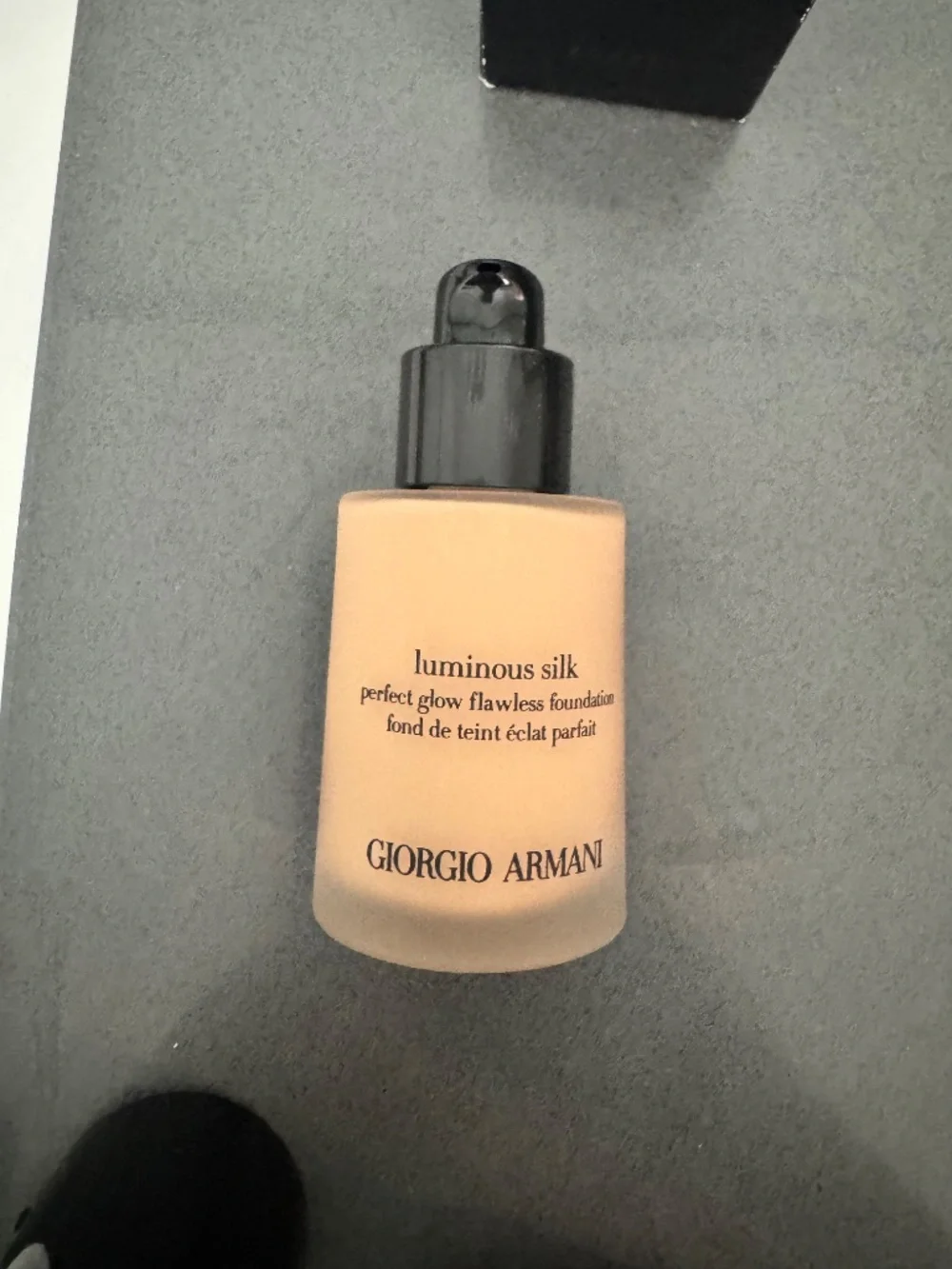 GIORGIO ARMANI LUMINOUS SILK FOUNDATION - shade 52